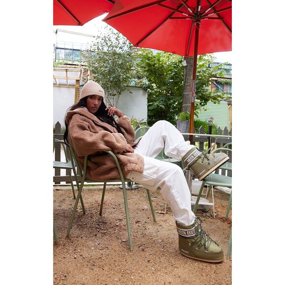 MOON BOOT ICON LOW GLANCE PLATINUM THE ORIGINAL EU36/38-US4.5-7 Ret$340 TRENDING - Picture 1 of 8